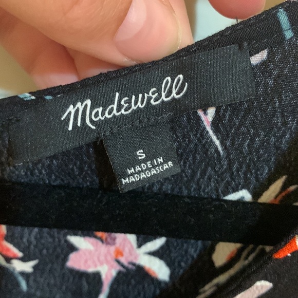 Madewell Drifting Flowers Rhyme Top V Neck in Tossed Floral True Black Sz S - Picture 5 of 10